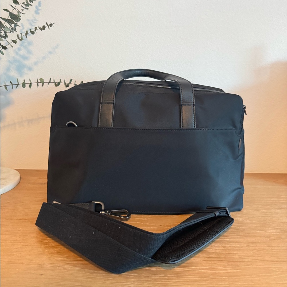 Away | The Everywhere Bag | Jet Black - Picture 11 of 17